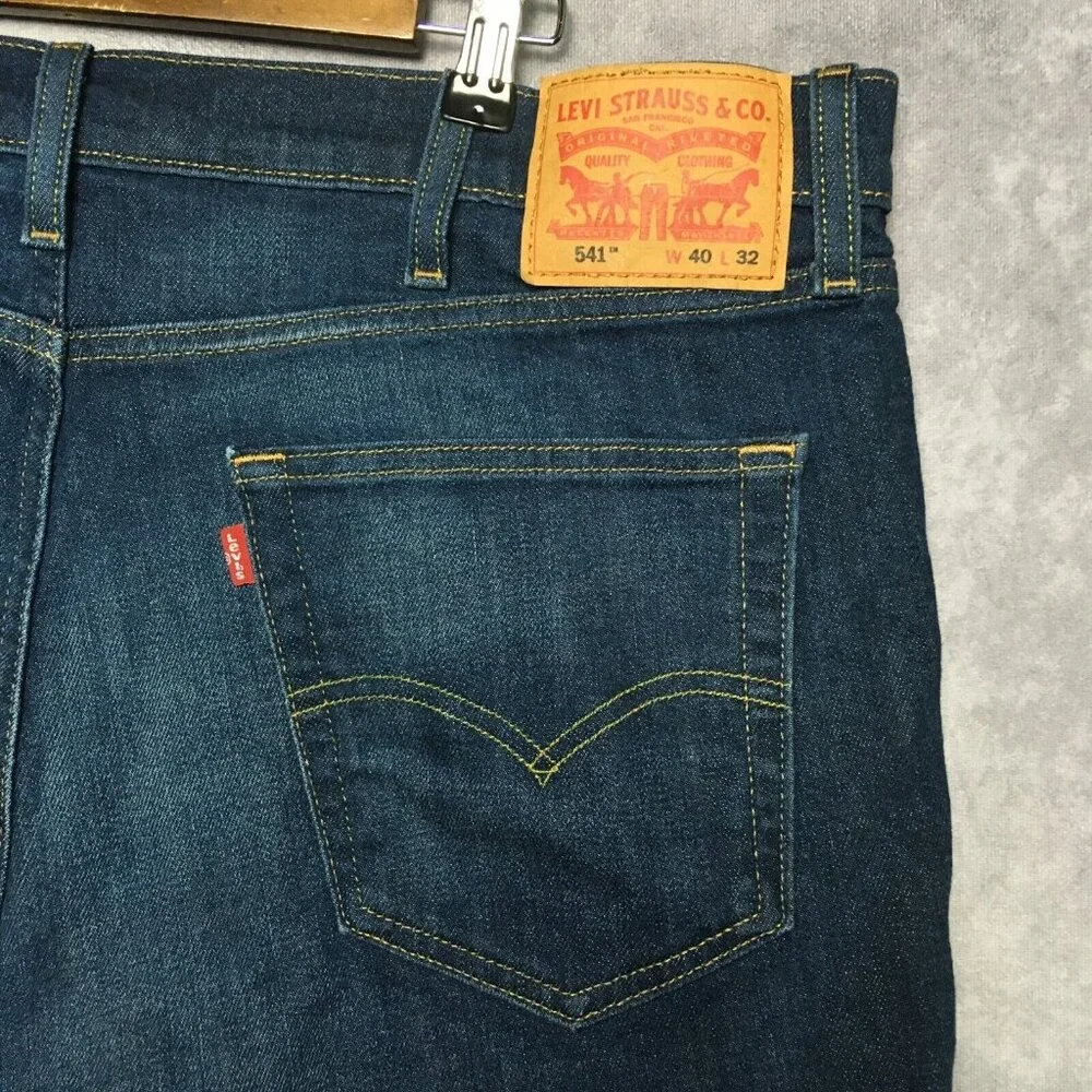 Levis Mens 541 Athletic Fit Blue Jeans size 40x32 Stretch Denim Zipper Fly Pants